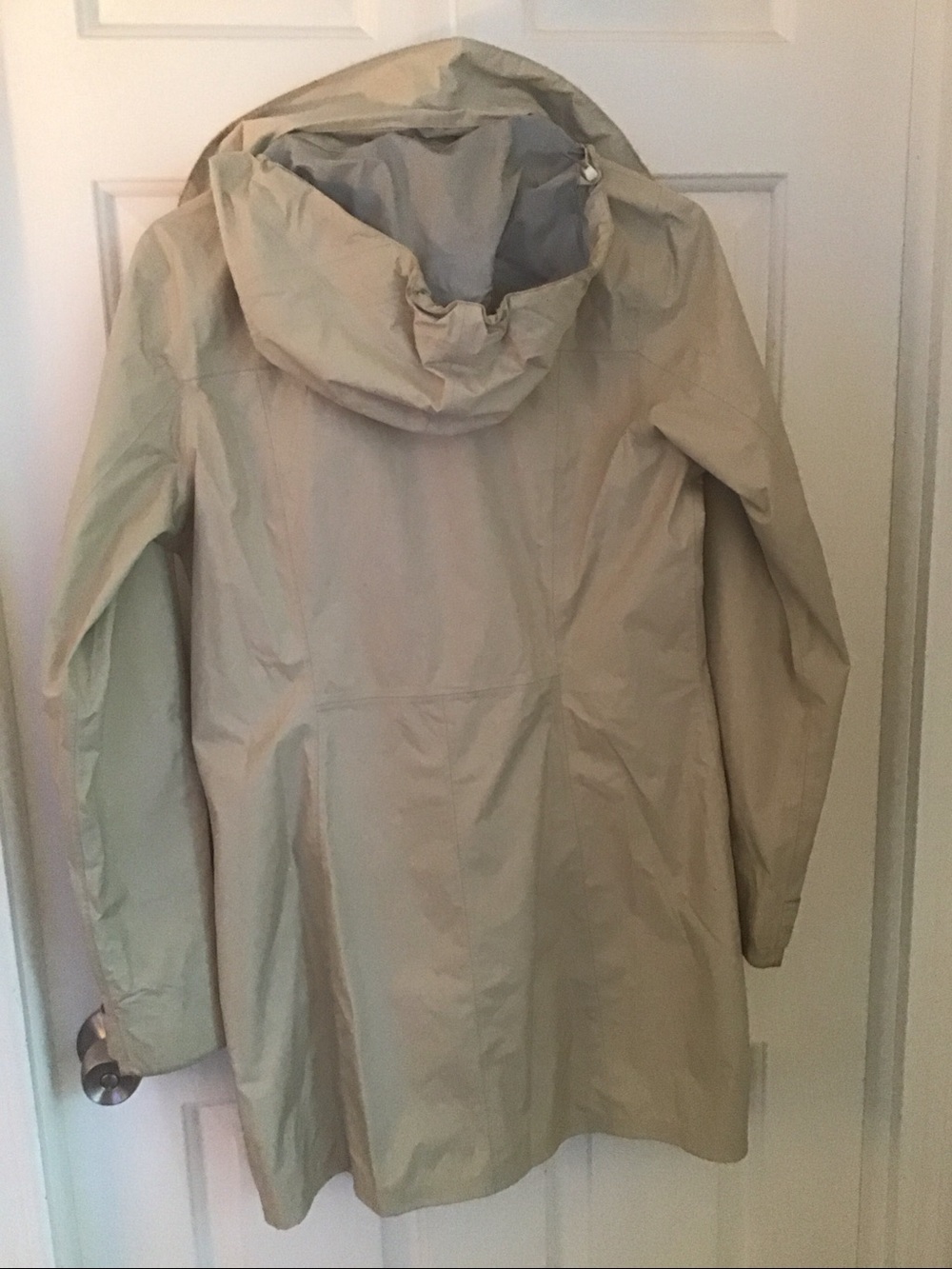 Patagonia tan raincoat with detachable Hood size small - Picture 2 of 13